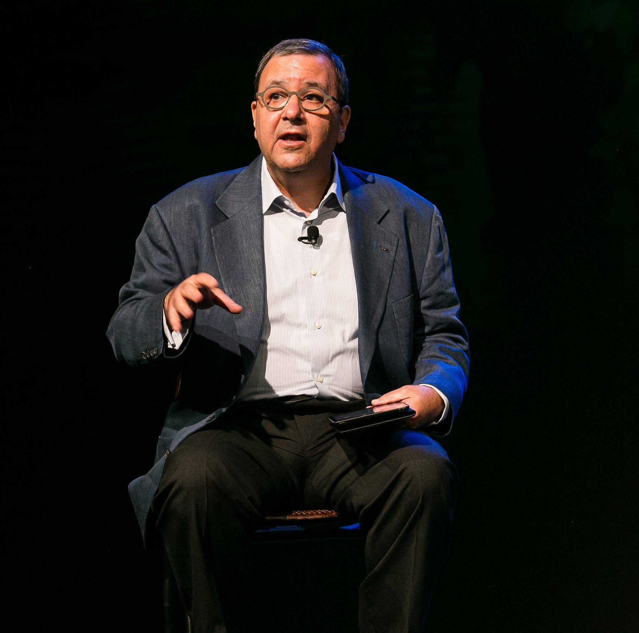 Michael Krigsman speaking on stage
